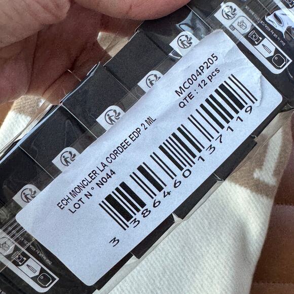 B45 LA CORDEE MONCLER SAMPLE PACK 2 ML EACH PACK 12 PCS - Picture 2 of 2